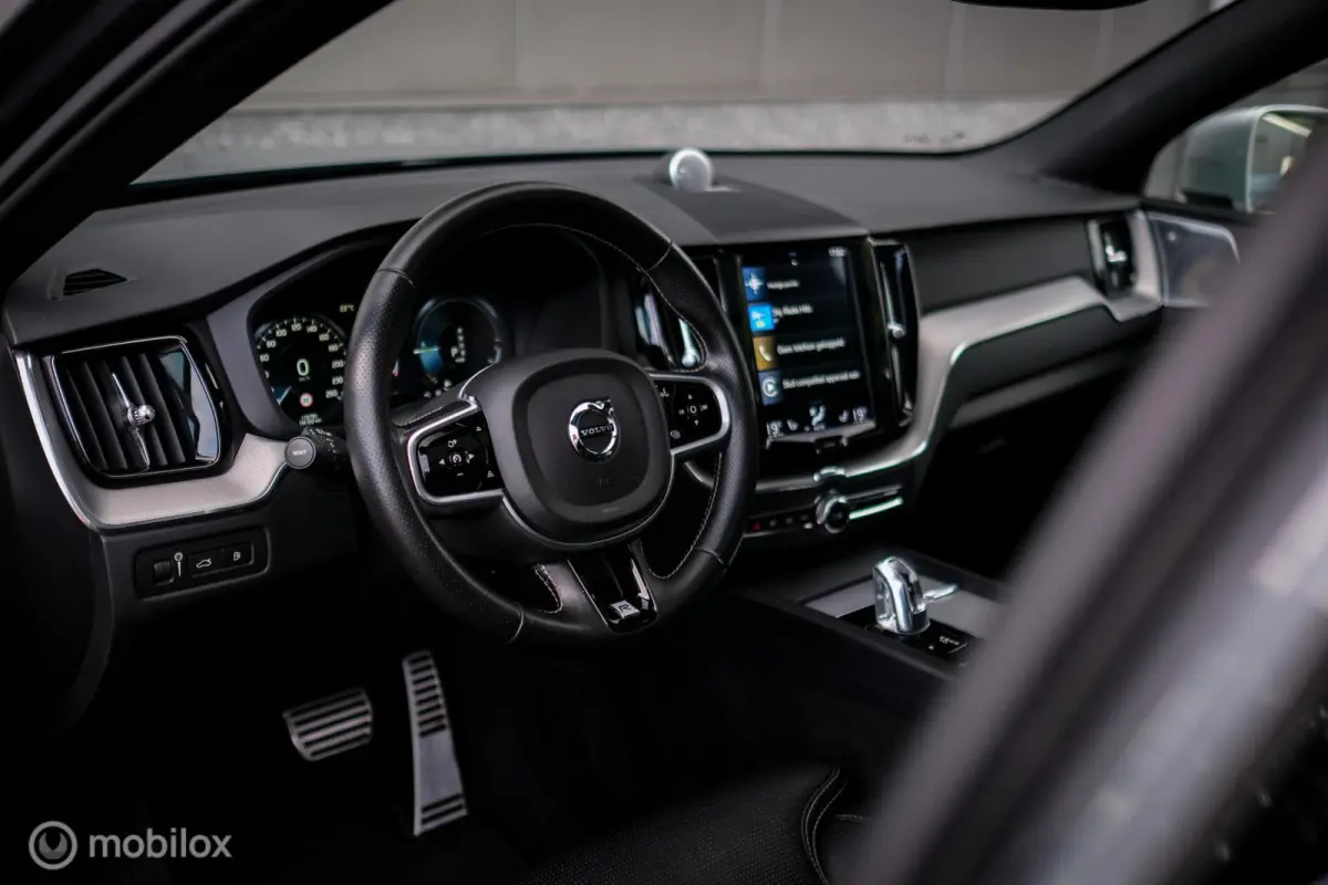 2.0 T8 Twin Engine AWD R-Design | B&W audio | Trekhaak | 360 camera | ACC | Pilot assist | Panoramadak | Stoelkoeling | Sportleder | Memory | Rijklaarprijs |