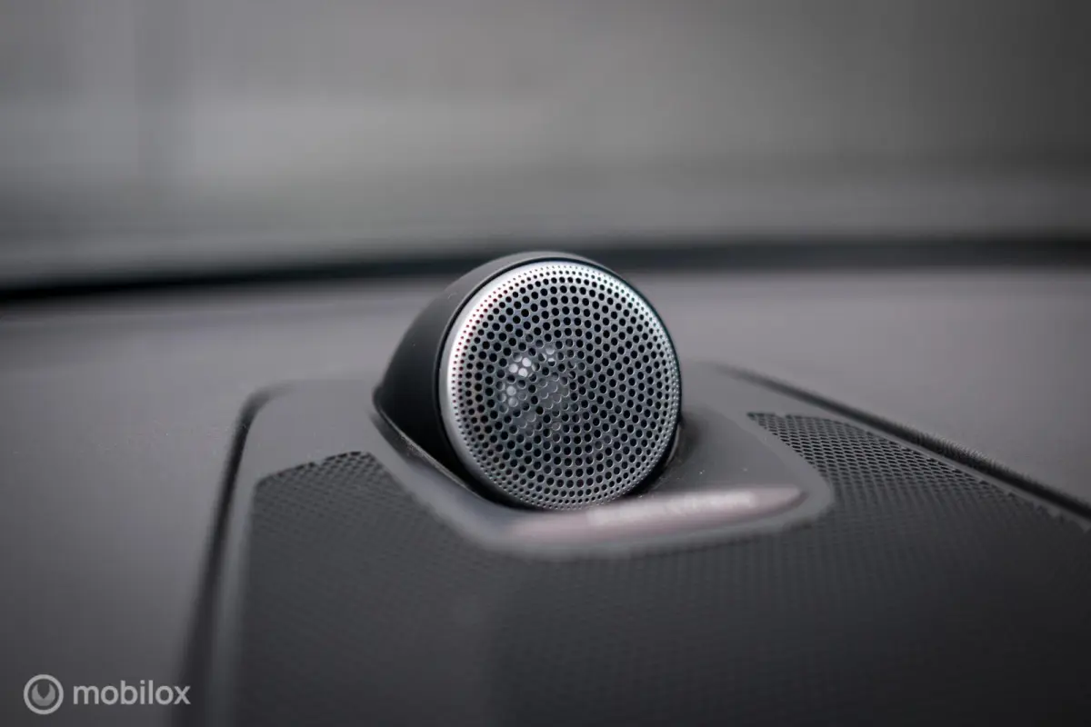 2.0 T8 Twin Engine AWD R-Design | B&W audio | Trekhaak | 360 camera | ACC | Pilot assist | Panoramadak | Stoelkoeling | Sportleder | Memory | Rijklaarprijs |