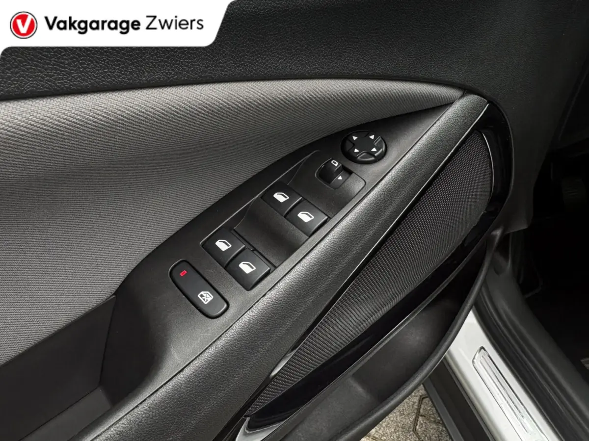 1.2 Turbo 120 Jaar Edition Cruise|Carplay|Airco.