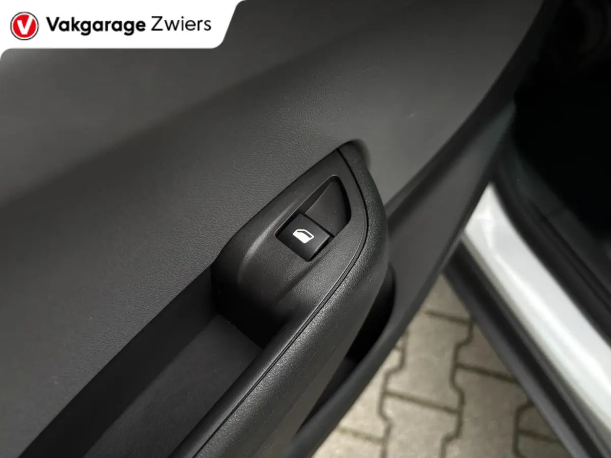 1.2 Turbo 120 Jaar Edition Cruise|Carplay|Airco.
