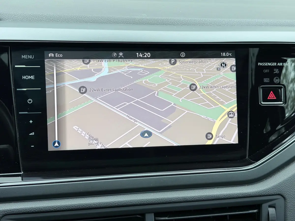 1.0 TSI R-Line Pano/Keyless/Camera