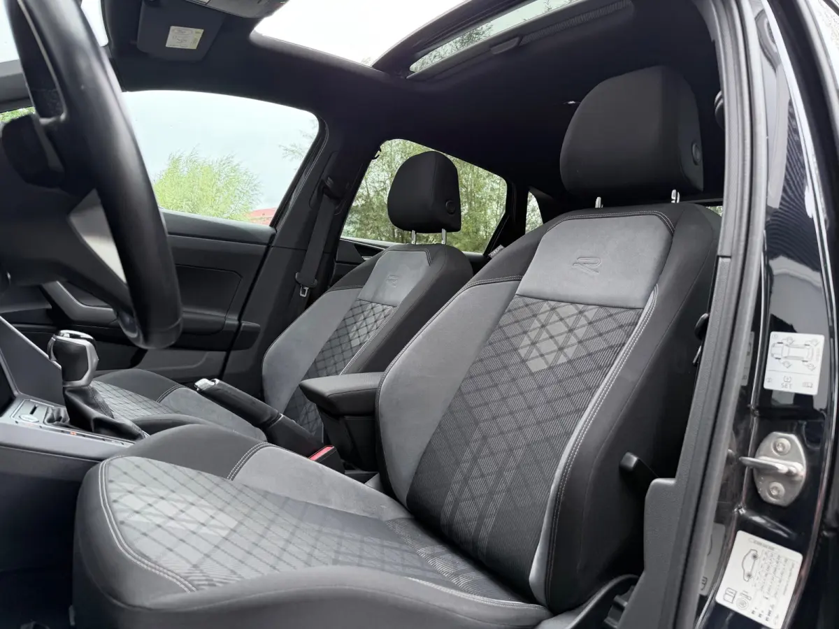 1.0 TSI R-Line Pano/Keyless/Camera