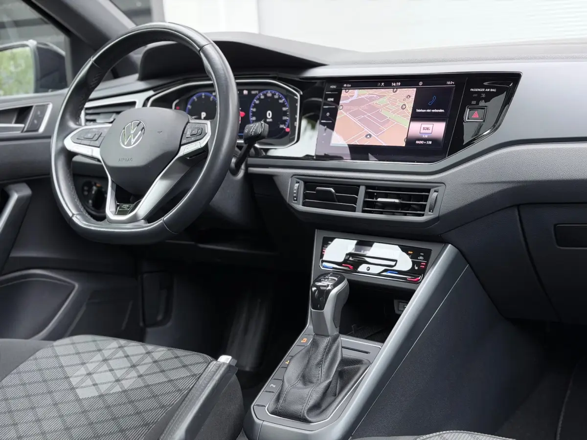 1.0 TSI R-Line Pano/Keyless/Camera