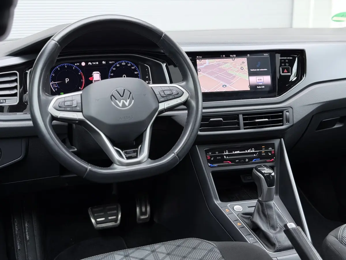 1.0 TSI R-Line Pano/Keyless/Camera