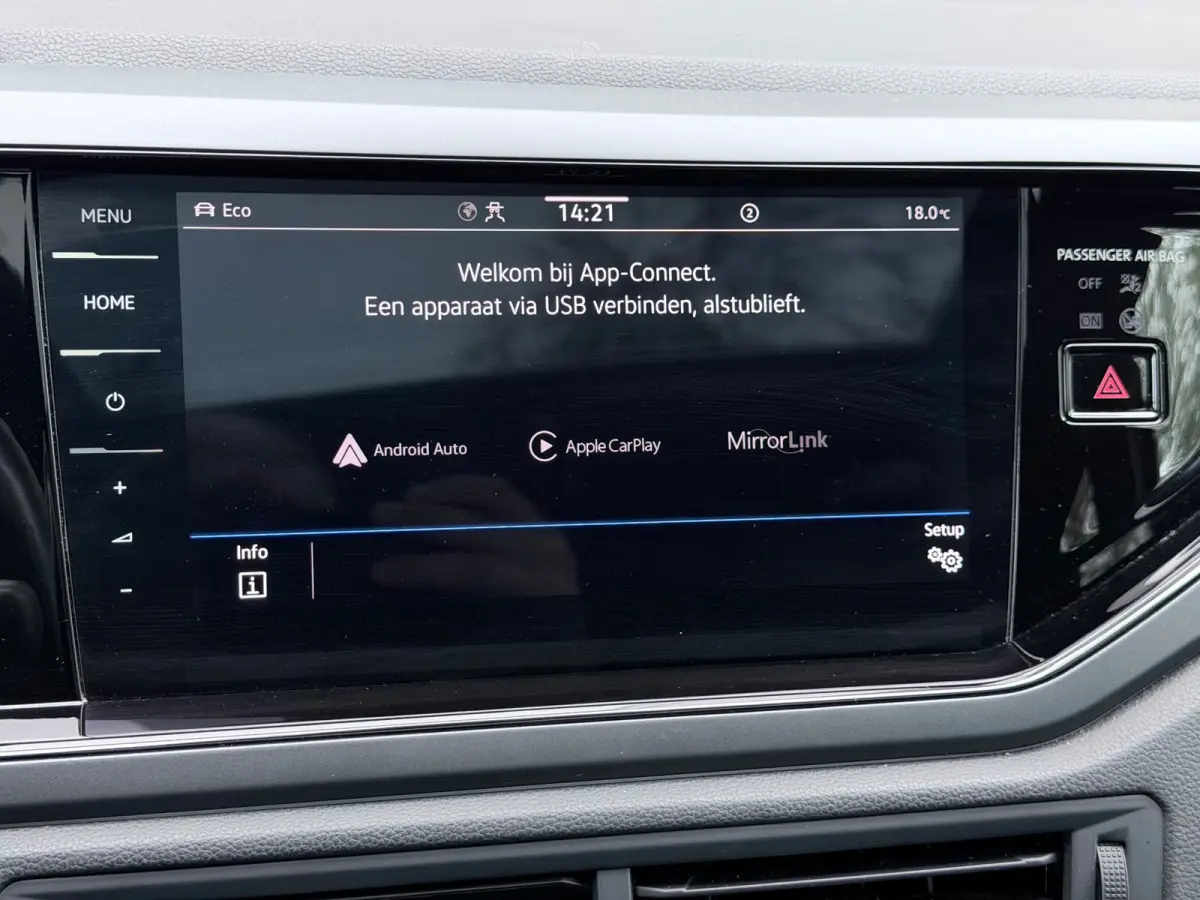 1.0 TSI R-Line Pano/Keyless/Camera