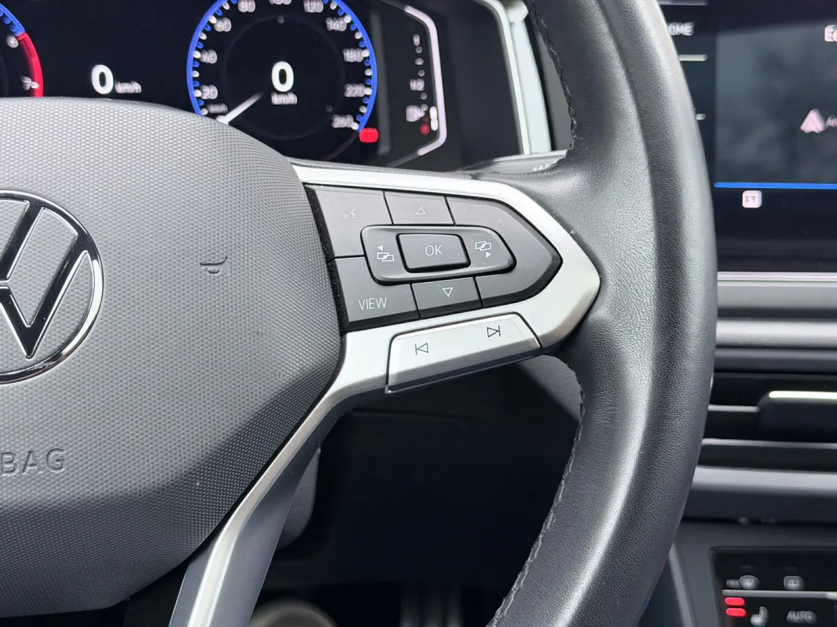 1.0 TSI R-Line Pano/Keyless/Camera