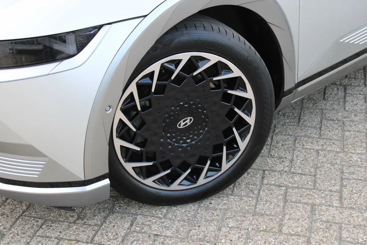 Project 45 AWD 73kWh