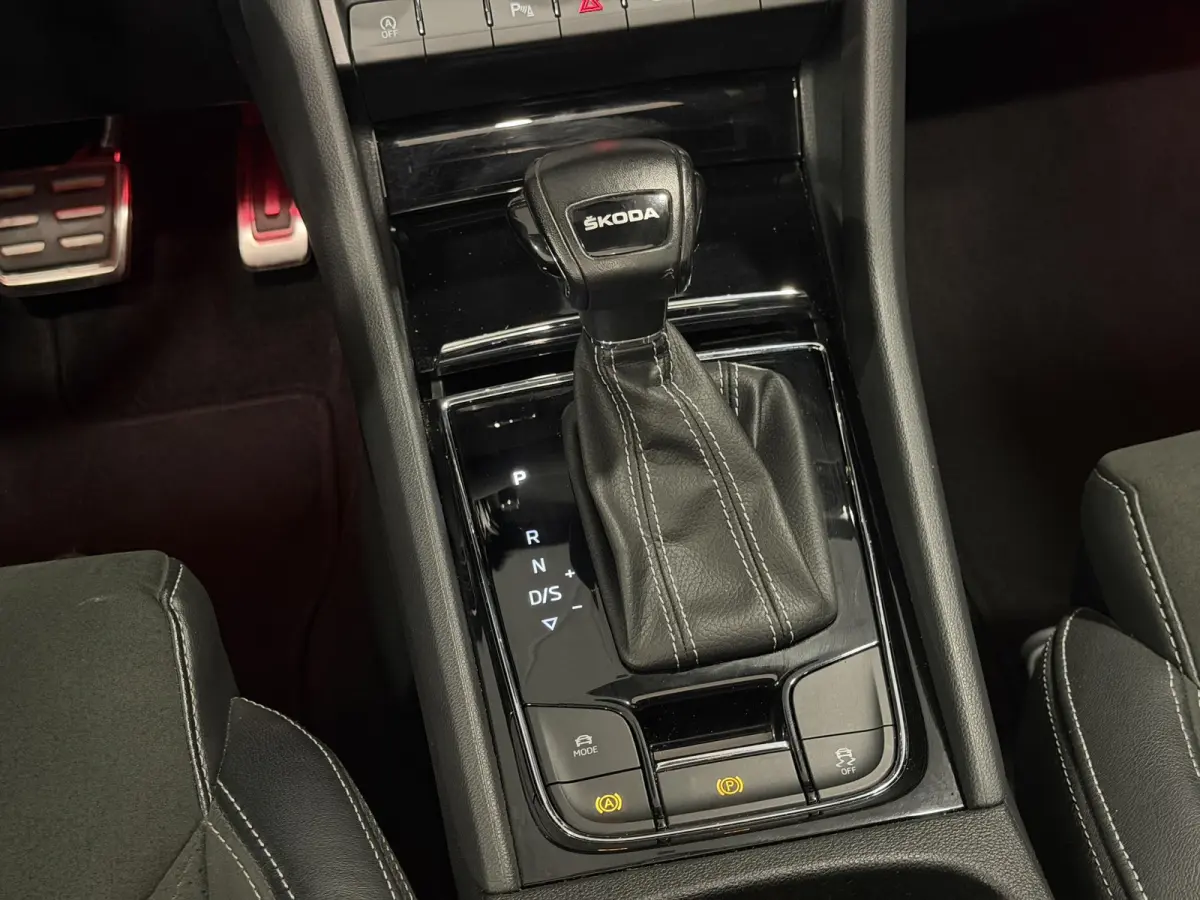 1.5 TSI Sportline Business | Trekhaak | Panorama dak | Hoge instap |