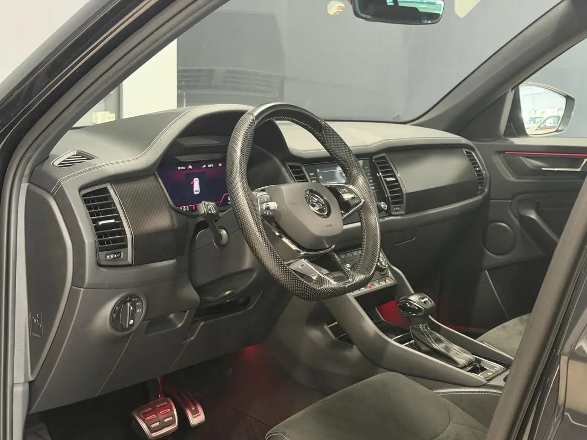 1.5 TSI Sportline Business | Trekhaak | Panorama dak | Hoge instap |