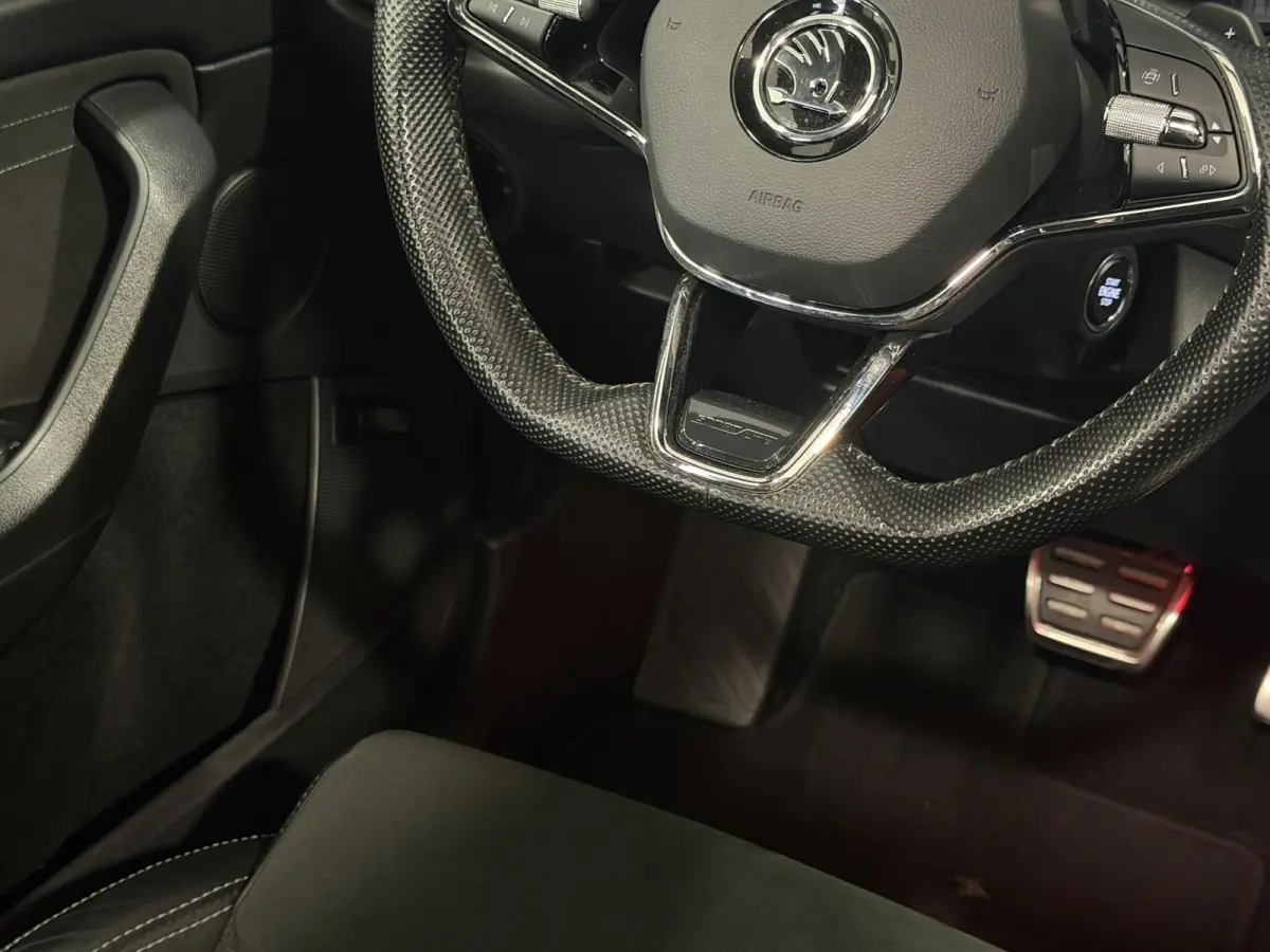 1.5 TSI Sportline Business | Trekhaak | Panorama dak | Hoge instap |
