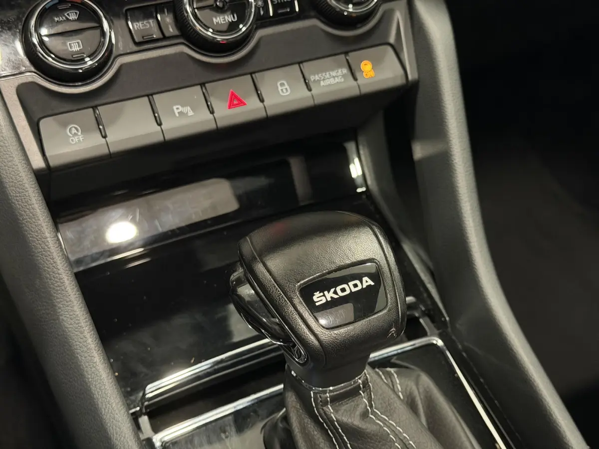1.5 TSI Sportline Business | Trekhaak | Panorama dak | Hoge instap |