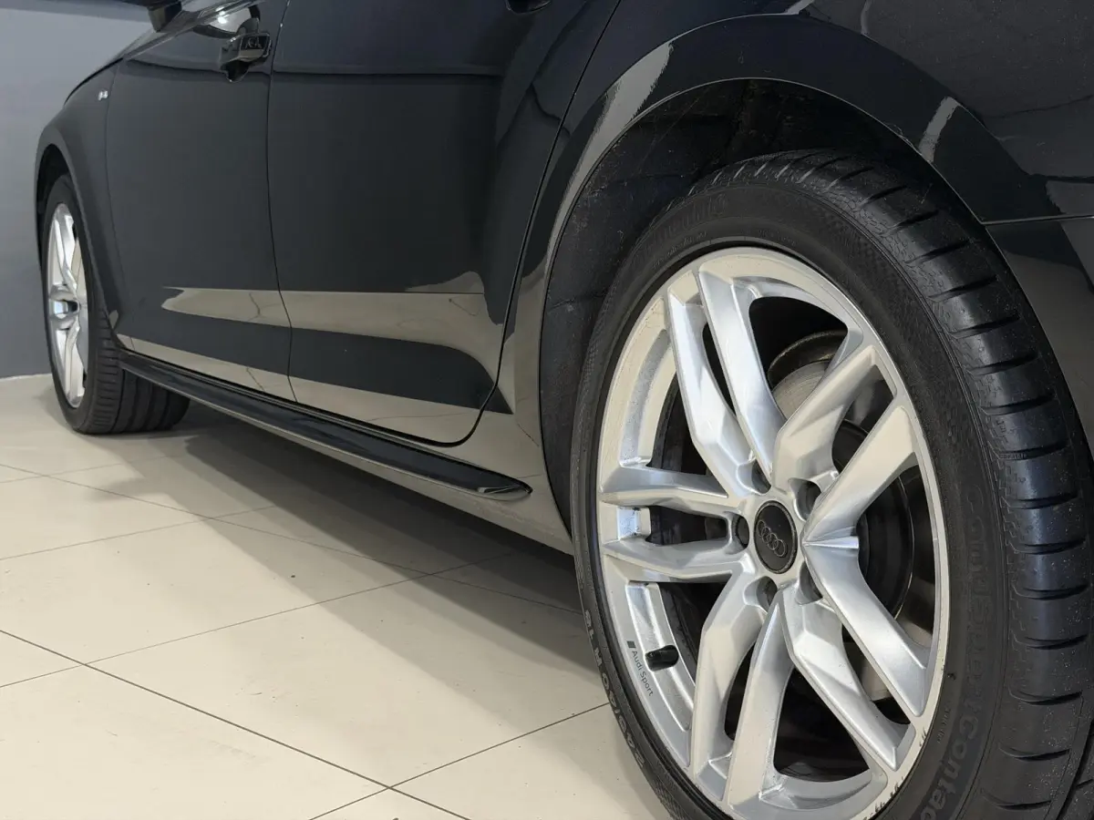 1.4 TFSI Sport S line black edition | Climate | Smartphone | Winterbanden set |