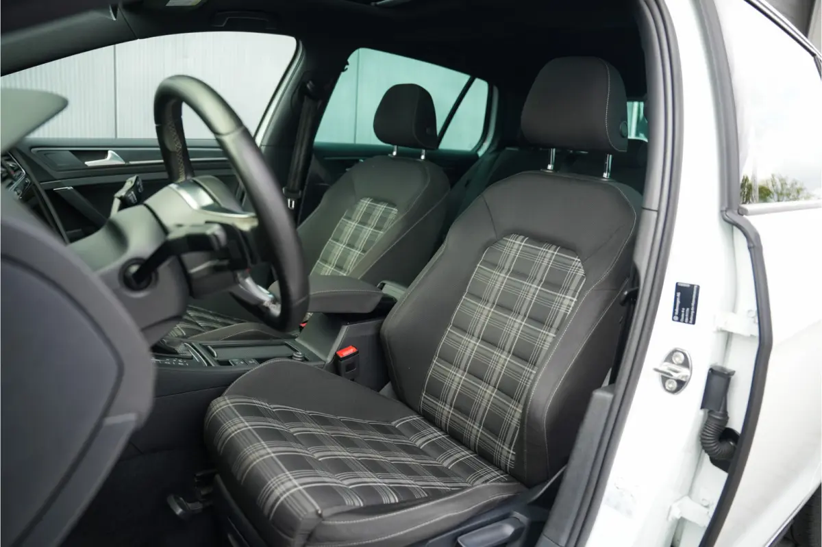 7.5 2.0 TDI GTD 184 pk /Automaat/ Pano-Dak/ Sport-Stoelen/ Stoel.Verw/ Adap.Cruise/ Led-Koplamp/ Virtual/ Camera/ 19'' LMV