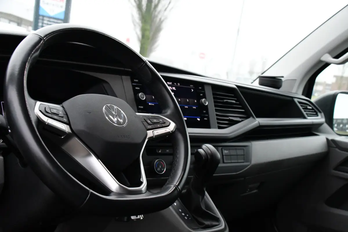2.0 TDI L2H1 30 PB Edition Highline Adaptieve Cruise, LED, Sensoren, Carplay, 150PK, Automaat, LED, Standkachel, NAVI, UNIEK!