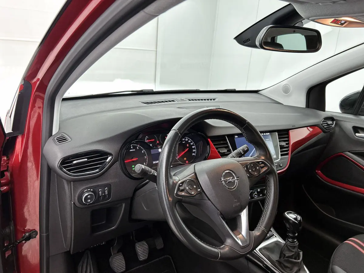 1.2 Turbo GS Line | 110pk | Navigatie | 41.000km | 17" Zwarte Velgen | Hoge Instap! |