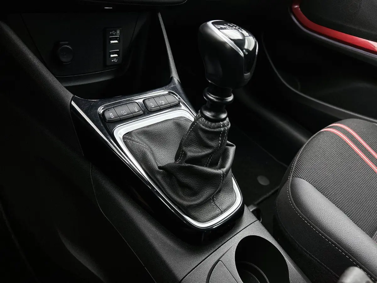 1.2 Turbo GS Line | 110pk | Navigatie | 41.000km | 17" Zwarte Velgen | Hoge Instap! |