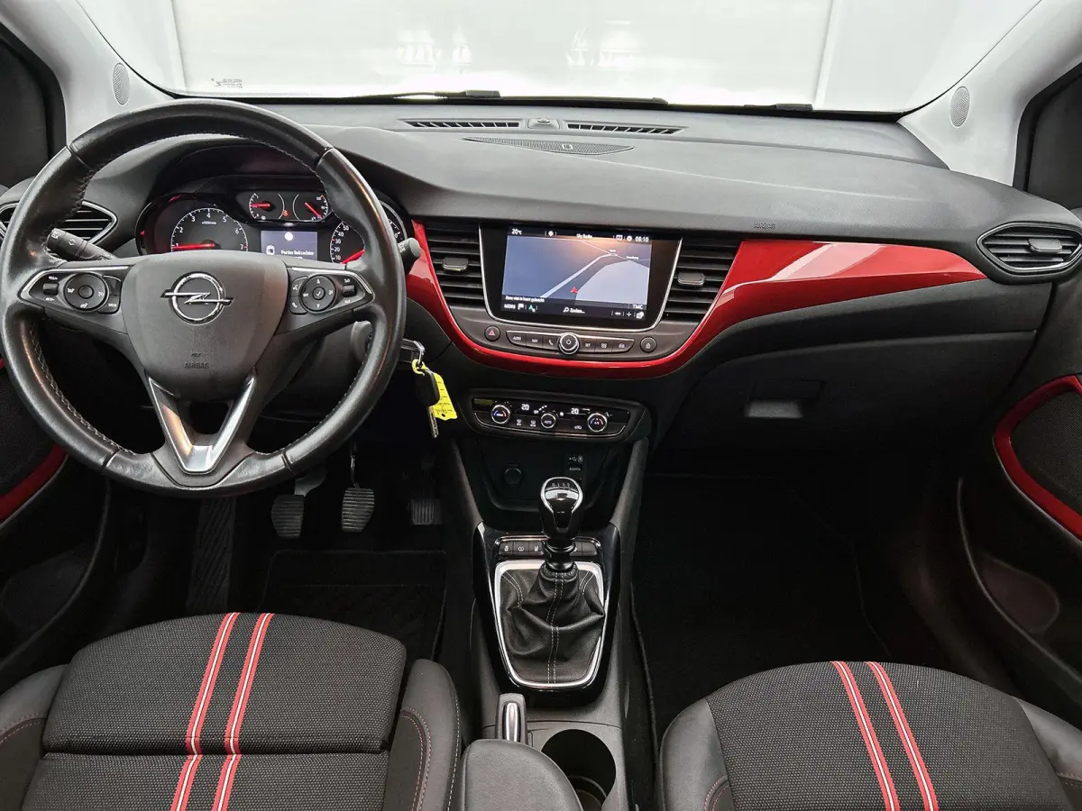 1.2 Turbo GS Line | 110pk | Navigatie | 41.000km | 17" Zwarte Velgen | Hoge Instap! |