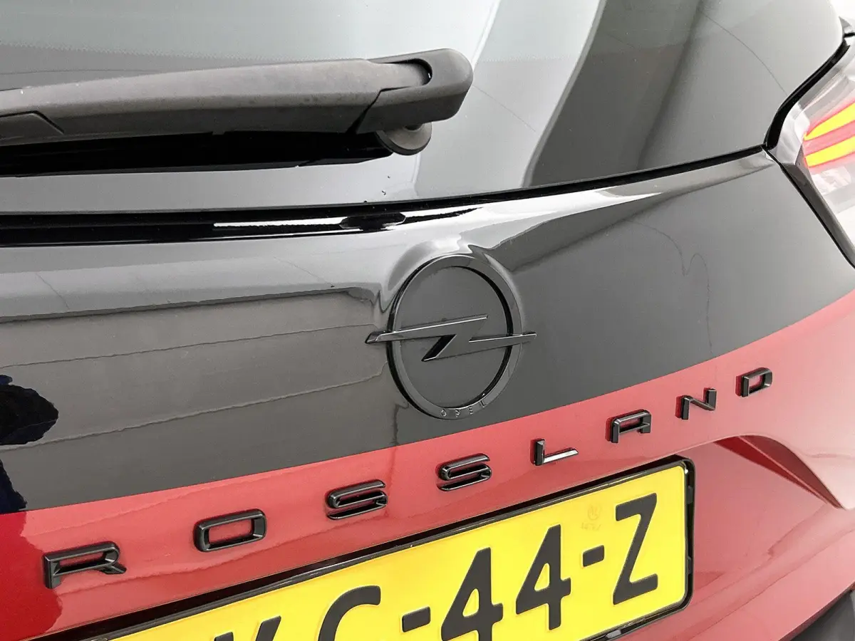 1.2 Turbo GS Line | 110pk | Navigatie | 41.000km | 17" Zwarte Velgen | Hoge Instap! |