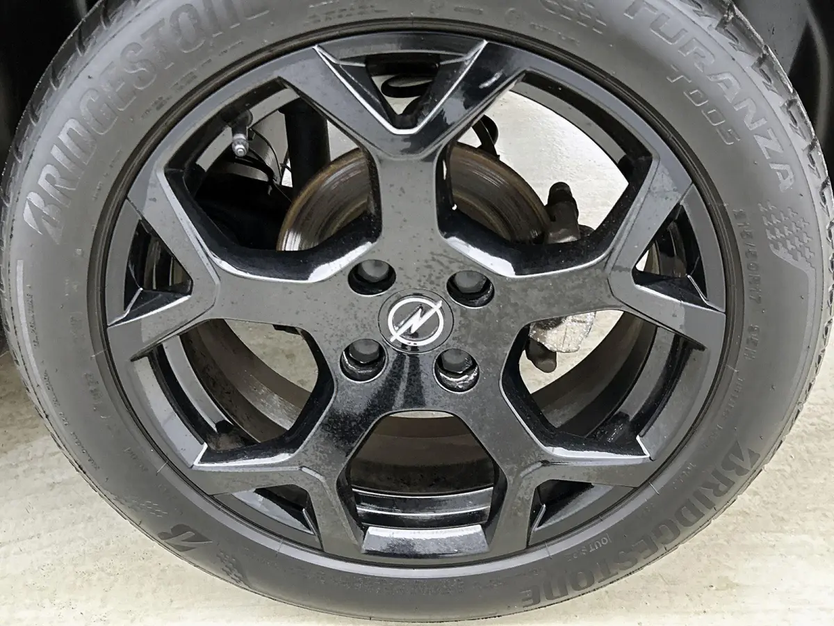 1.2 Turbo GS Line | 110pk | Navigatie | 41.000km | 17" Zwarte Velgen | Hoge Instap! |