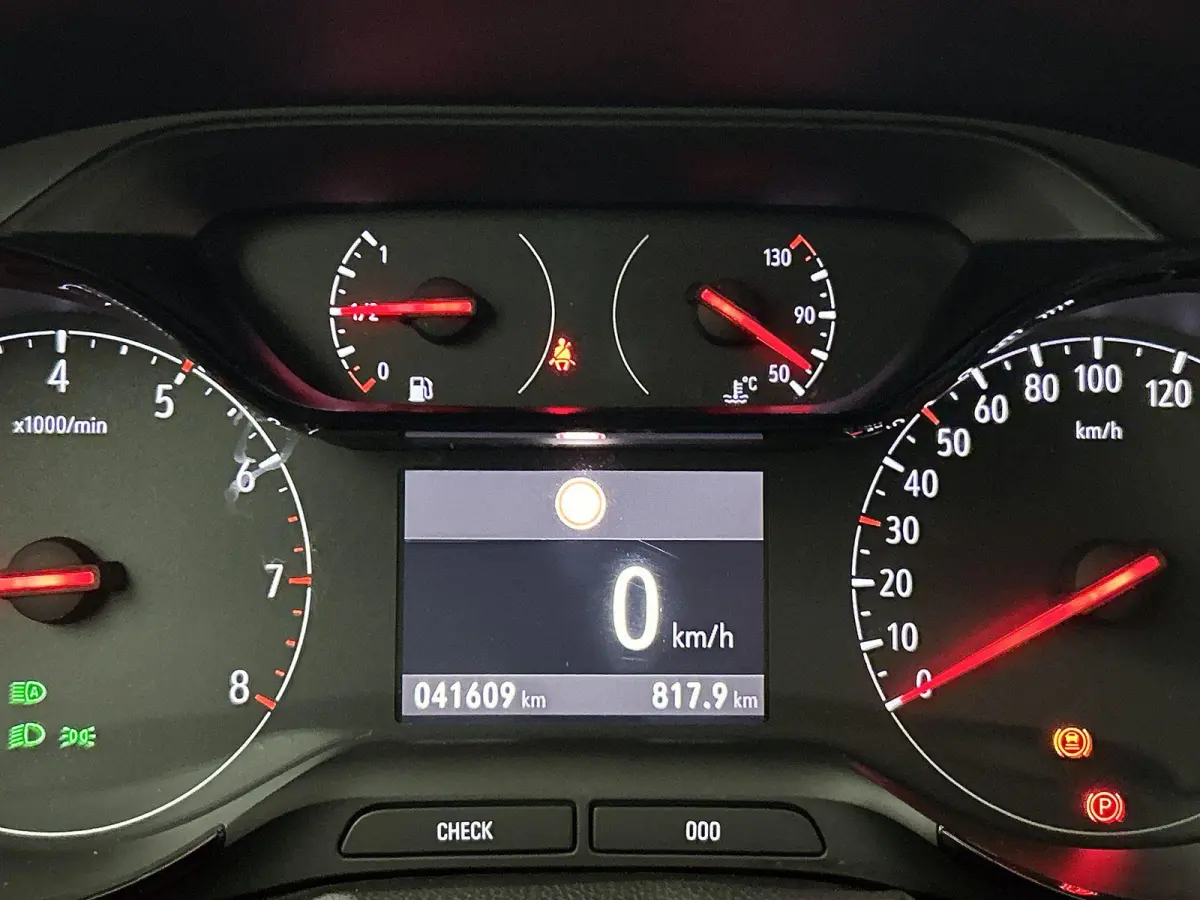 1.2 Turbo GS Line | 110pk | Navigatie | 41.000km | 17" Zwarte Velgen | Hoge Instap! |