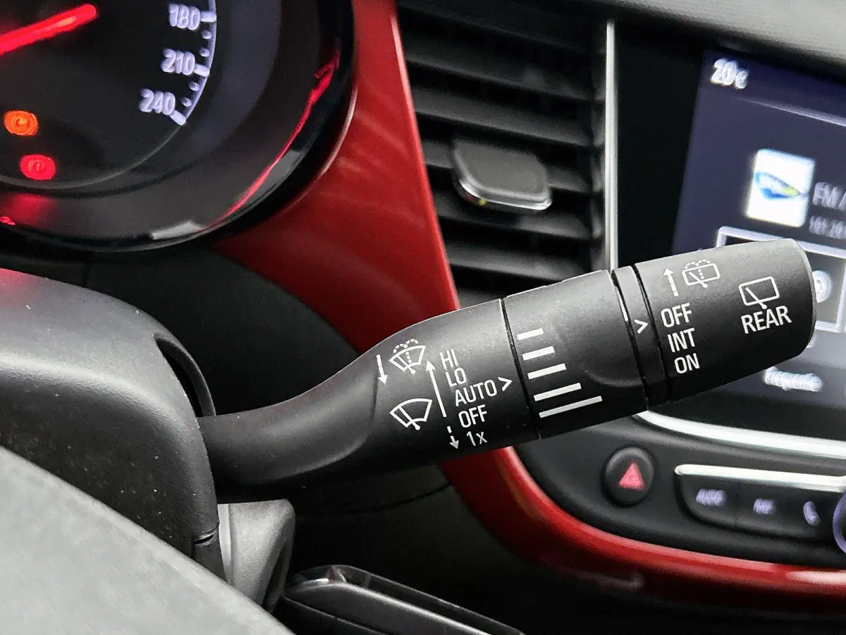 1.2 Turbo GS Line | 110pk | Navigatie | 41.000km | 17" Zwarte Velgen | Hoge Instap! |