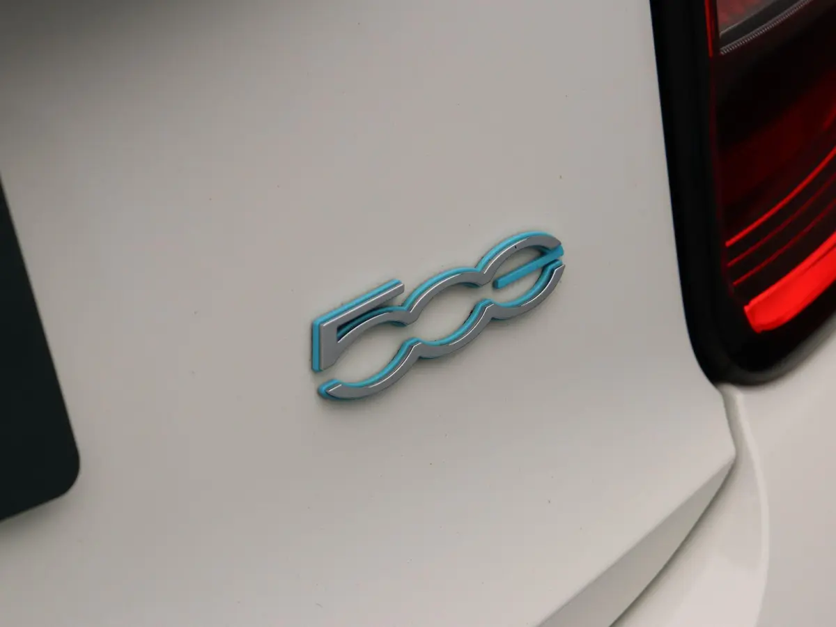 Icon 42 kWh | 320km WLTP | 85KWh Snelladen | Cruise control | Apple Carplay & Android Auto |