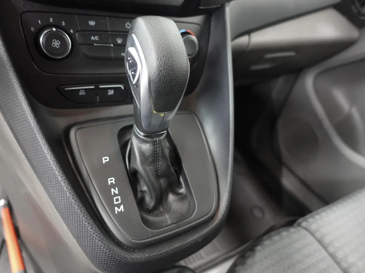 1.5 EcoBlue Automaat L2 Trend Navigatie Airco Camera Parkeersensoren Cruise Control Trekhaak Betimmering Lichtmetalen Velgen