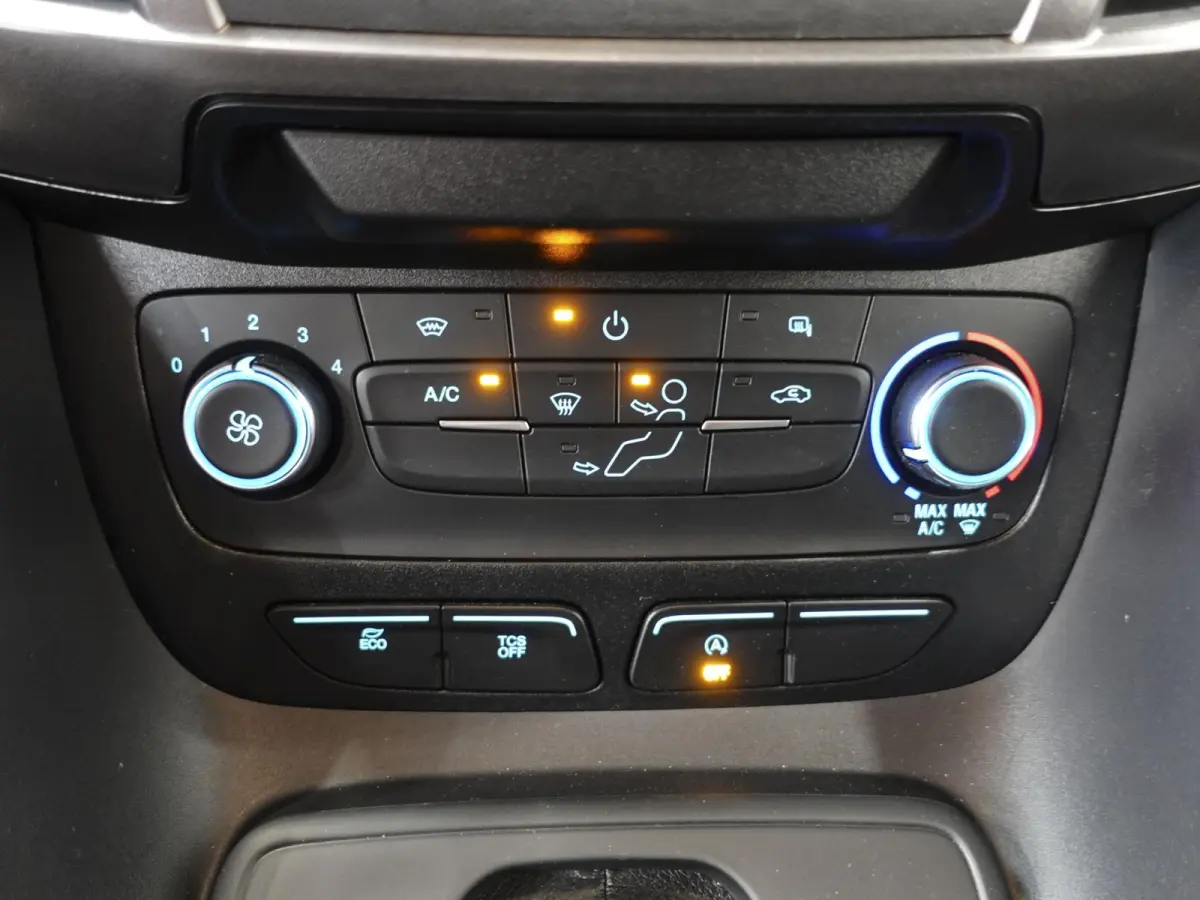 1.5 EcoBlue Automaat L2 Trend Navigatie Airco Camera Parkeersensoren Cruise Control Trekhaak Betimmering Lichtmetalen Velgen