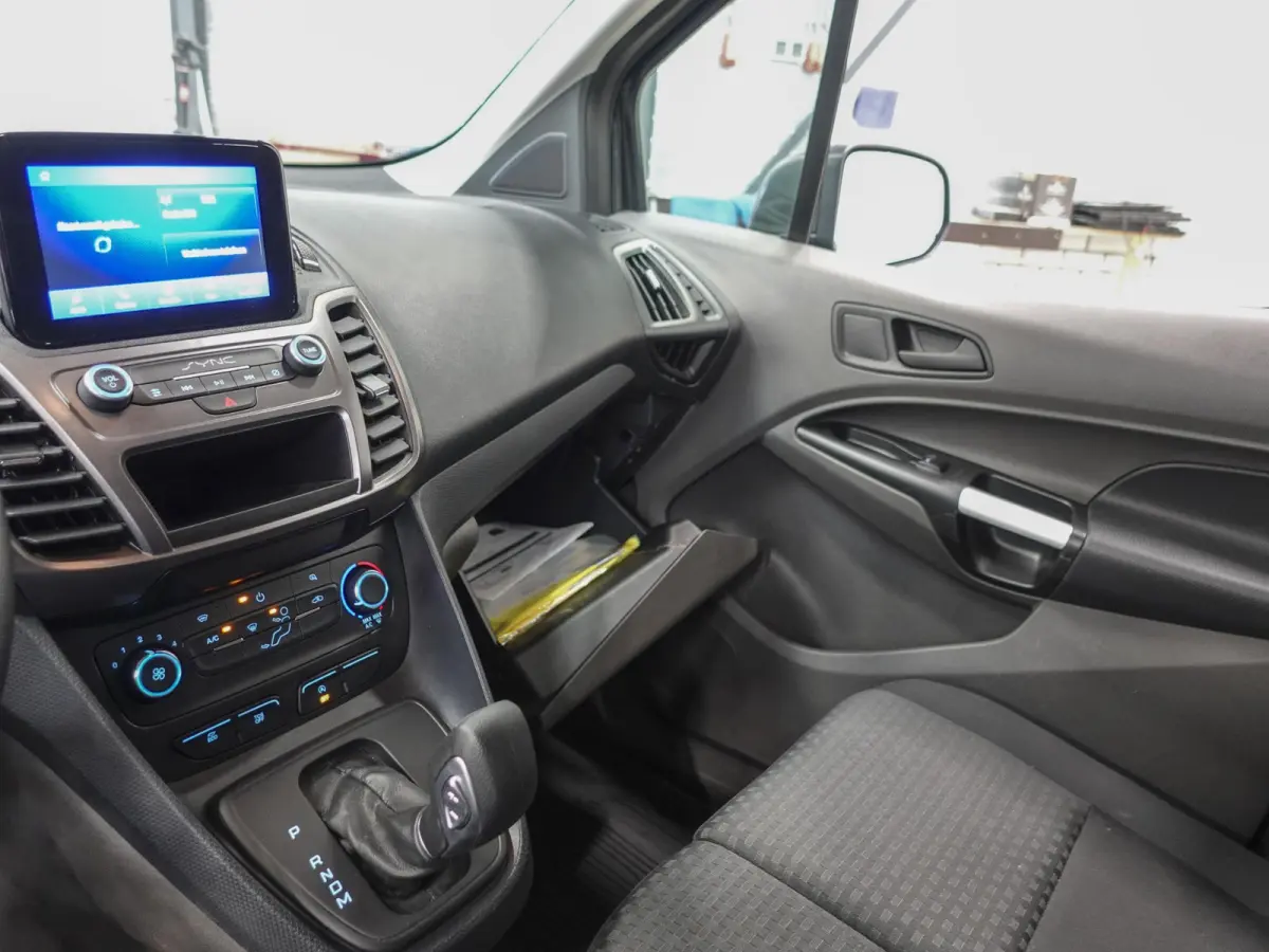 1.5 EcoBlue Automaat L2 Trend Navigatie Airco Camera Parkeersensoren Cruise Control Trekhaak Betimmering Lichtmetalen Velgen
