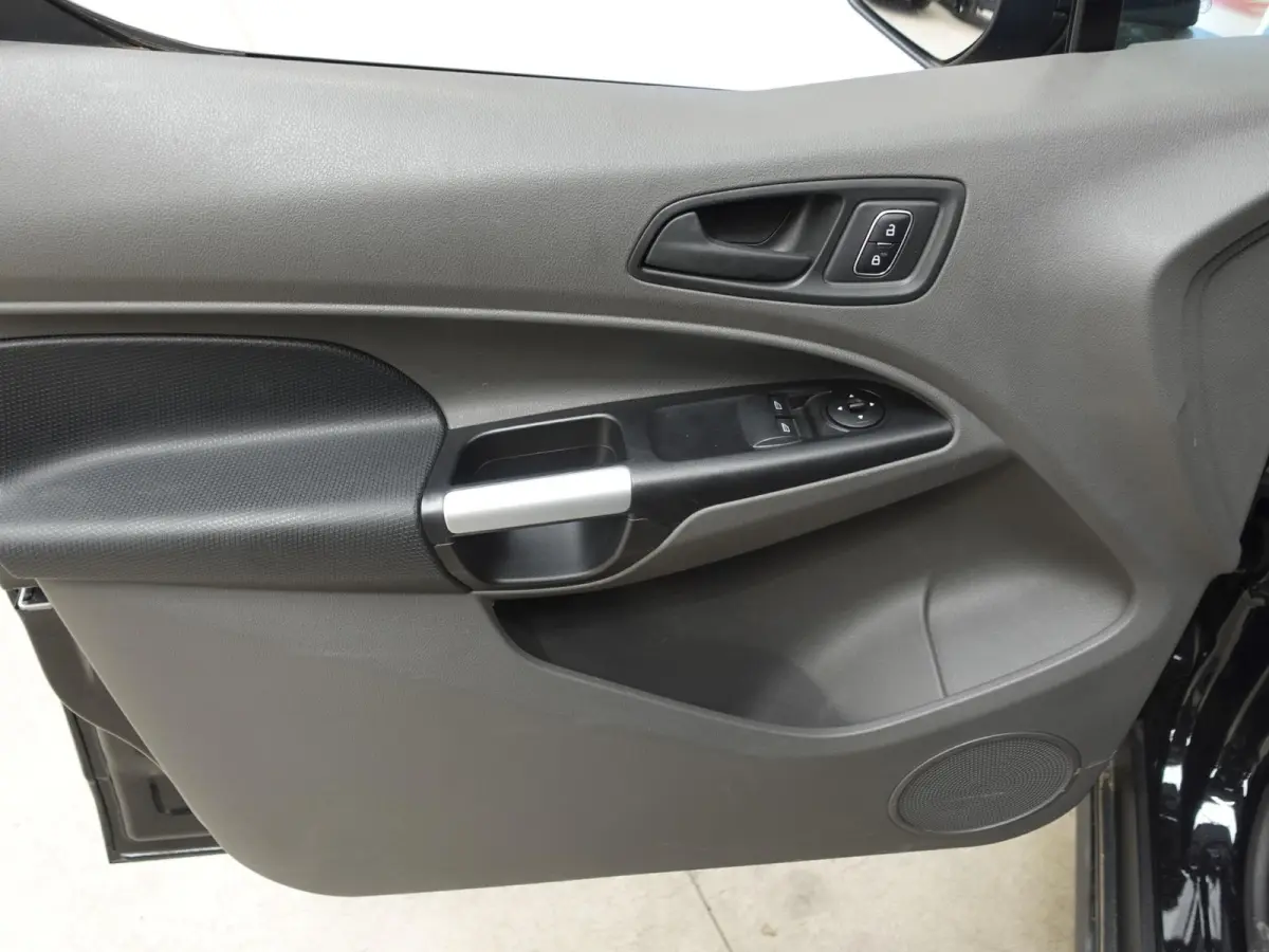 1.5 EcoBlue Automaat L2 Trend Navigatie Airco Camera Parkeersensoren Cruise Control Trekhaak Betimmering Lichtmetalen Velgen