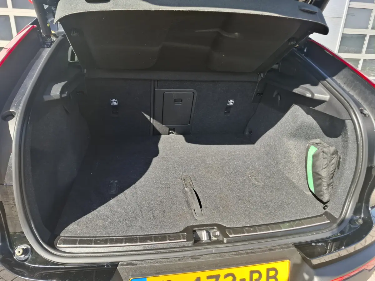 Recharge Plus 69 kWh | SoH 94.4% | Navigatie/Android/Apple Carplay |  LM Velgen 19" | Achteruitrijcamera | Voorstoelen Verwarmd | Warmtepomp | Cruise Control Adaptief |