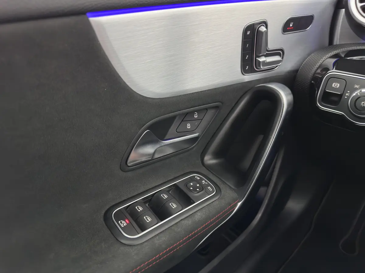 250 e AMG-Styling Limited Business Solution (Plug-in) {SoH-95%} (INCL-BTW) Aut. *PANO | LEATHER-MICROFIBRE | MEMORY-PACK | MULTIBEAM-LED | BLINDSPOT | HEATED-SPORTSEATS | AMBIENTLIGHT | KEYL