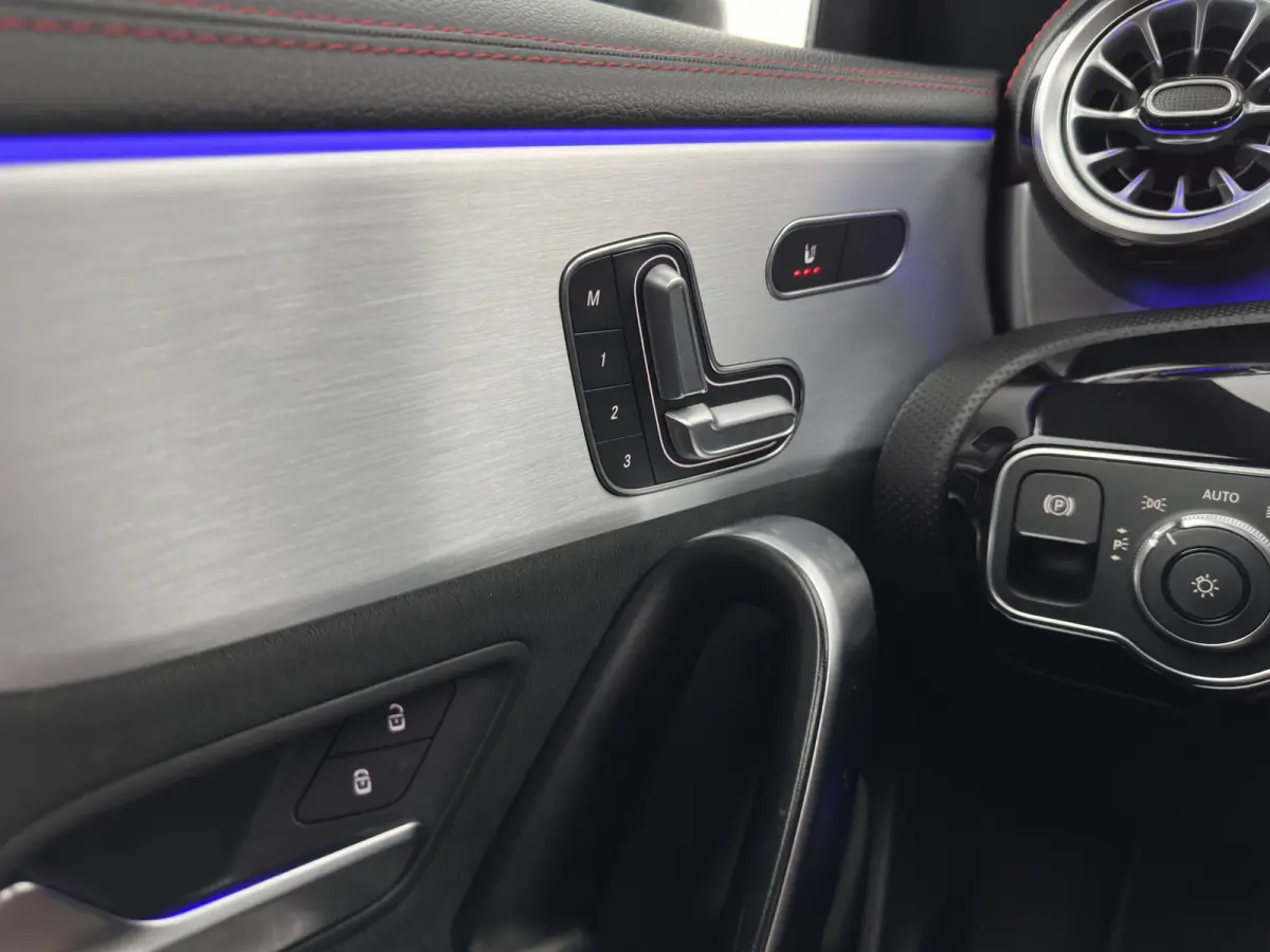 250 e AMG-Styling Limited Business Solution (Plug-in) {SoH-95%} (INCL-BTW) Aut. *PANO | LEATHER-MICROFIBRE | MEMORY-PACK | MULTIBEAM-LED | BLINDSPOT | HEATED-SPORTSEATS | AMBIENTLIGHT | KEYL