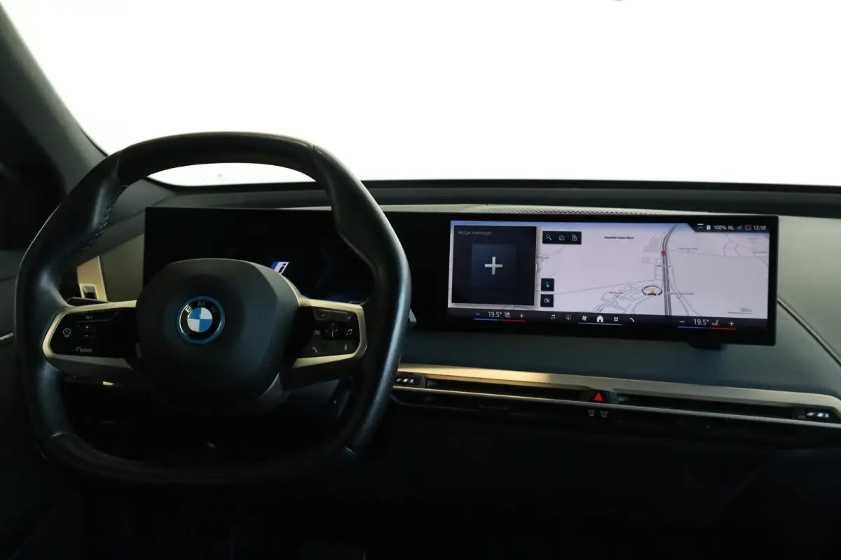 xDrive40 Business Edition Plus 77 kWh | Rondom Camera's | Soft Close | Active Cruise Control | Harman Kardon | panoramadak Sky Lounge |