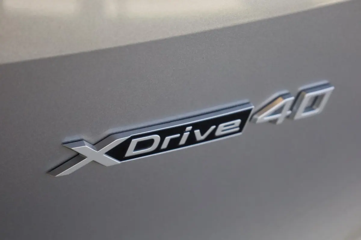 xDrive40 Business Edition Plus 77 kWh | Rondom Camera's | Soft Close | Active Cruise Control | Harman Kardon | panoramadak Sky Lounge |