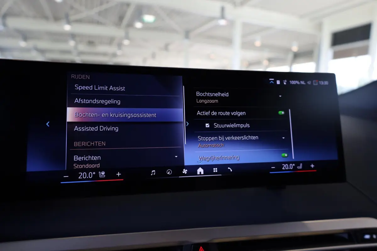 xDrive40 Business Edition Plus 77 kWh | Rondom Camera's | Soft Close | Active Cruise Control | Harman Kardon | panoramadak Sky Lounge |