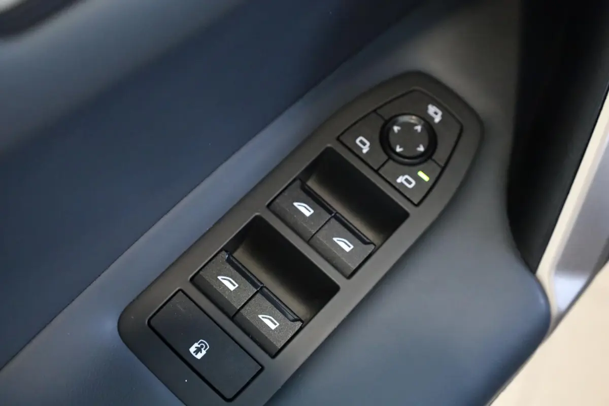 xDrive40 Business Edition Plus 77 kWh | Rondom Camera's | Soft Close | Active Cruise Control | Harman Kardon | panoramadak Sky Lounge |