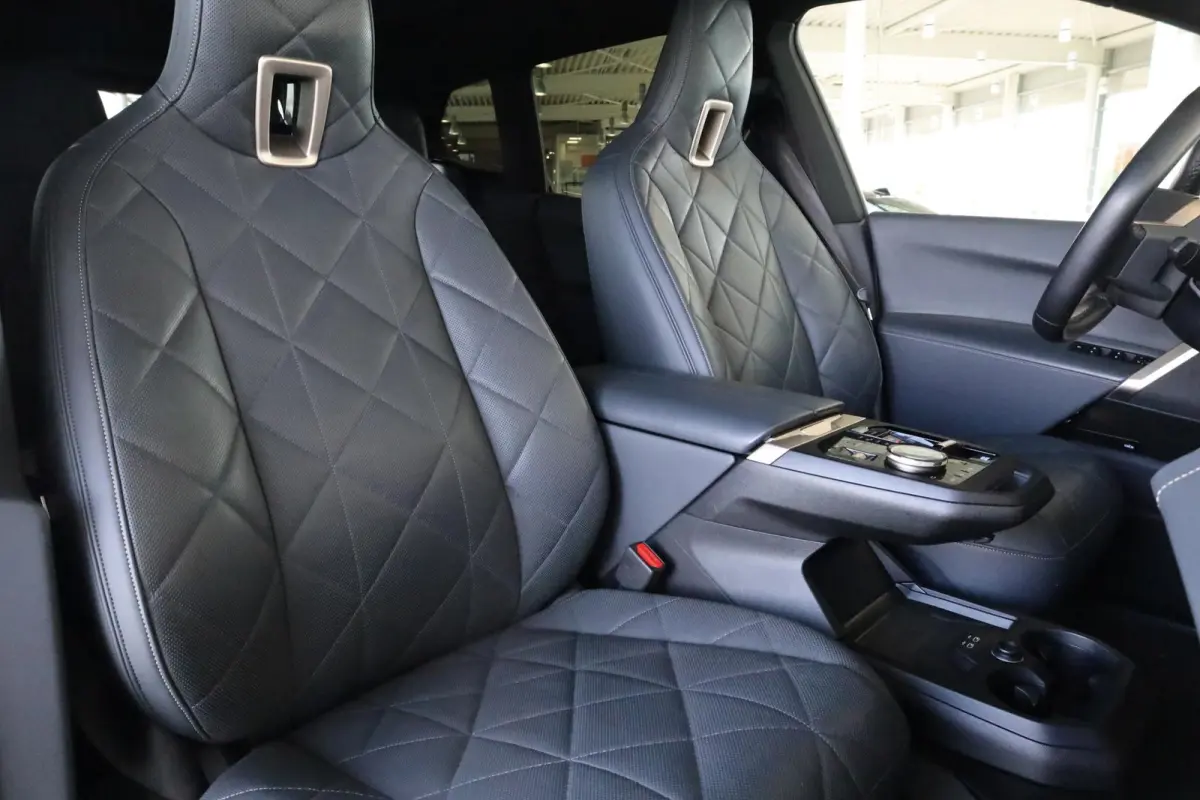 xDrive40 Business Edition Plus 77 kWh | Rondom Camera's | Soft Close | Active Cruise Control | Harman Kardon | panoramadak Sky Lounge |