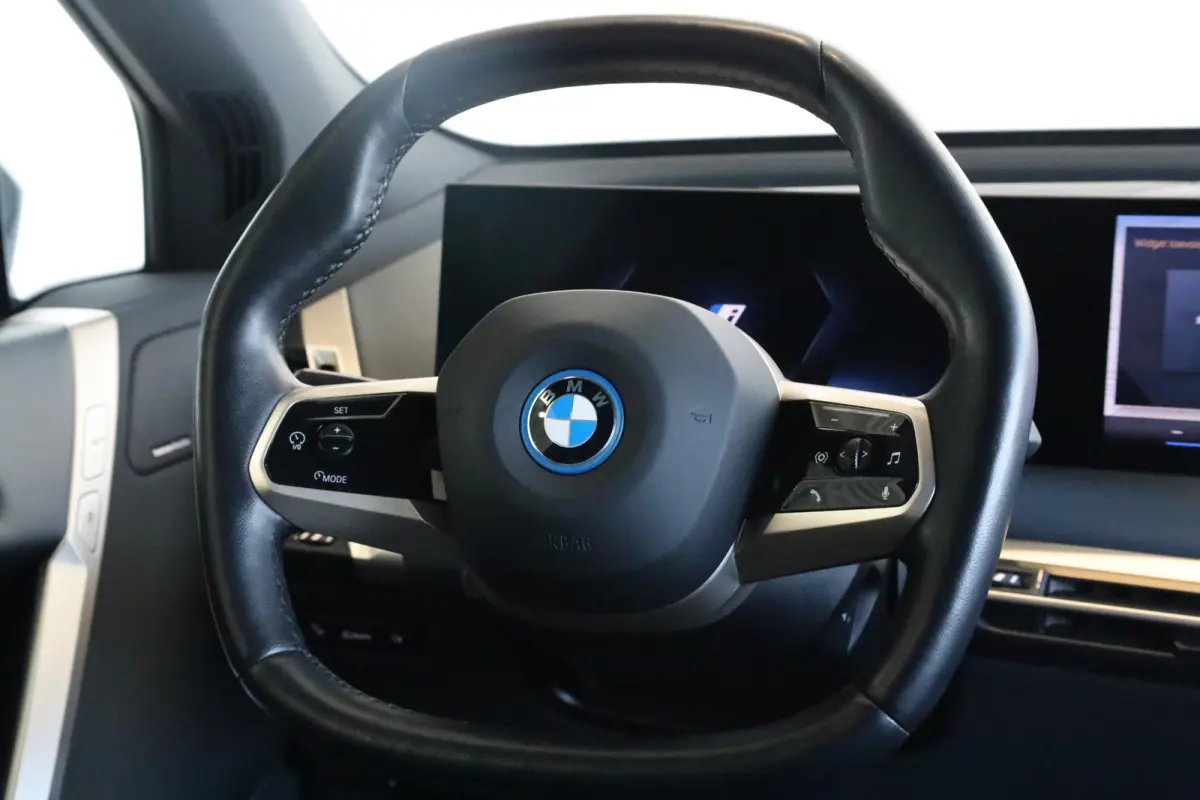 xDrive40 Business Edition Plus 77 kWh | Rondom Camera's | Soft Close | Active Cruise Control | Harman Kardon | panoramadak Sky Lounge |