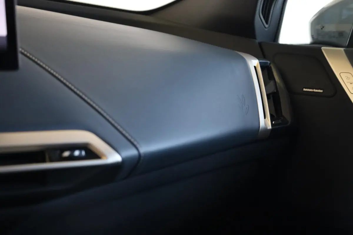 xDrive40 Business Edition Plus 77 kWh | Rondom Camera's | Soft Close | Active Cruise Control | Harman Kardon | panoramadak Sky Lounge |