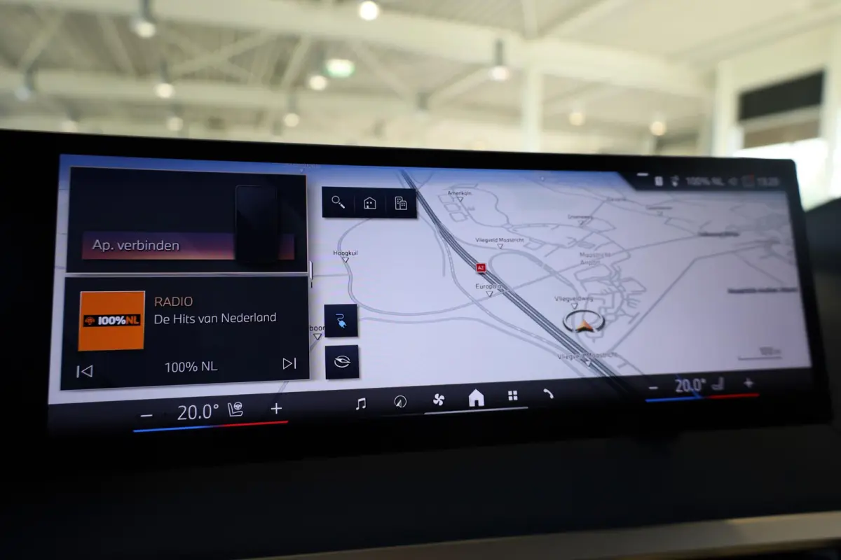 xDrive40 Business Edition Plus 77 kWh | Rondom Camera's | Soft Close | Active Cruise Control | Harman Kardon | panoramadak Sky Lounge |