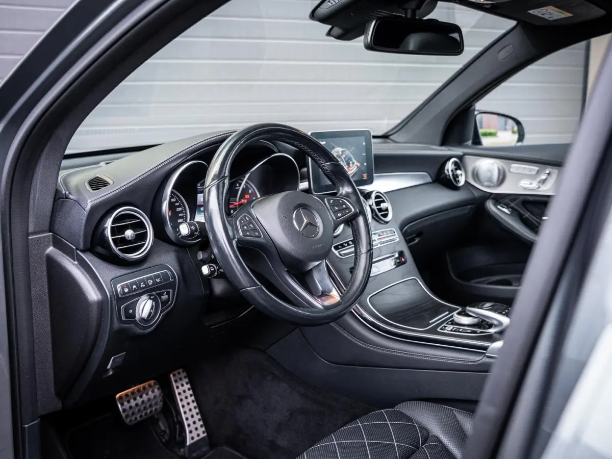GLC250 4MATIC Business Solution AMG - Pano | Luchtv. | ACC | Burm. l Trekh.