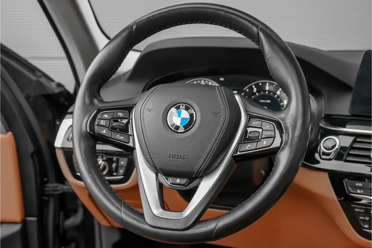 530i High Executive Luxury Pano Camera HiFi Leder ACC