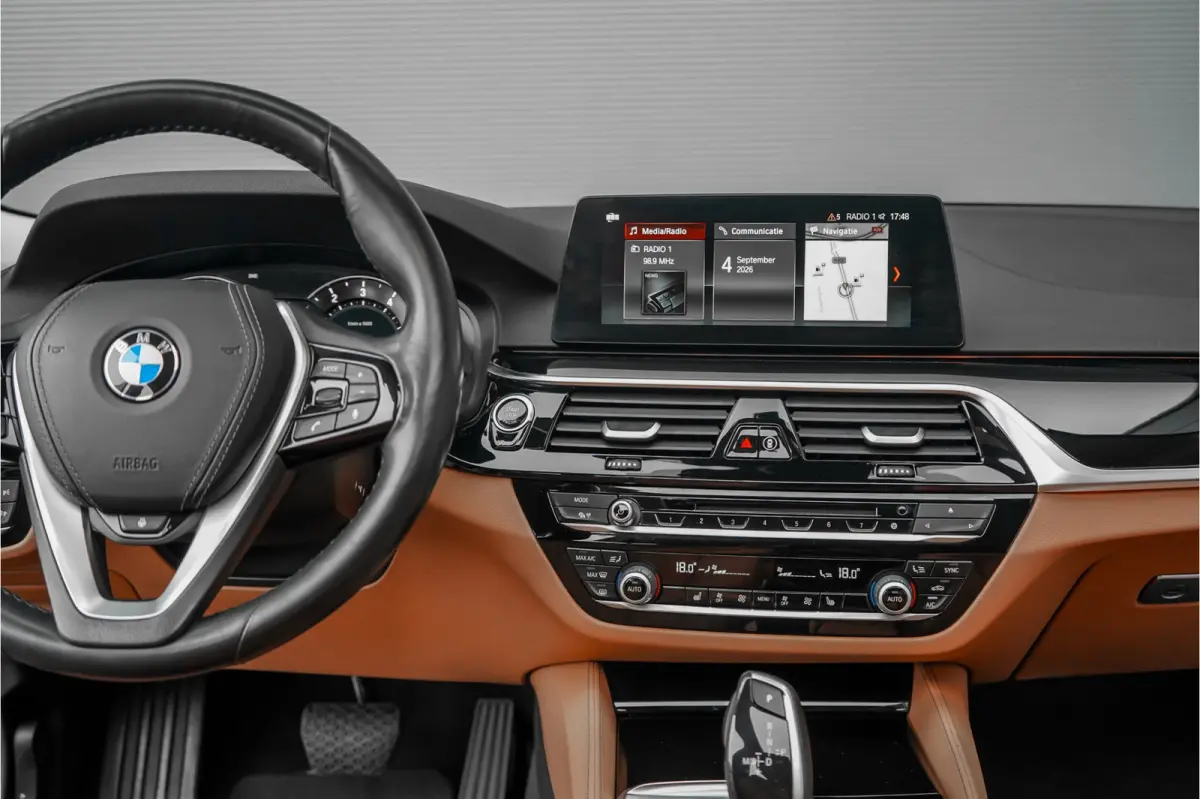 530i High Executive Luxury Pano Camera HiFi Leder ACC