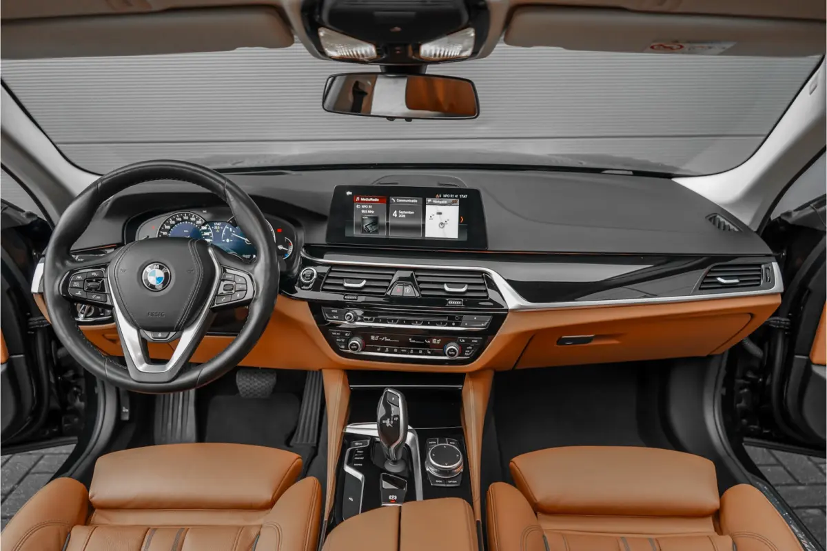 530i High Executive Luxury Pano Camera HiFi Leder ACC