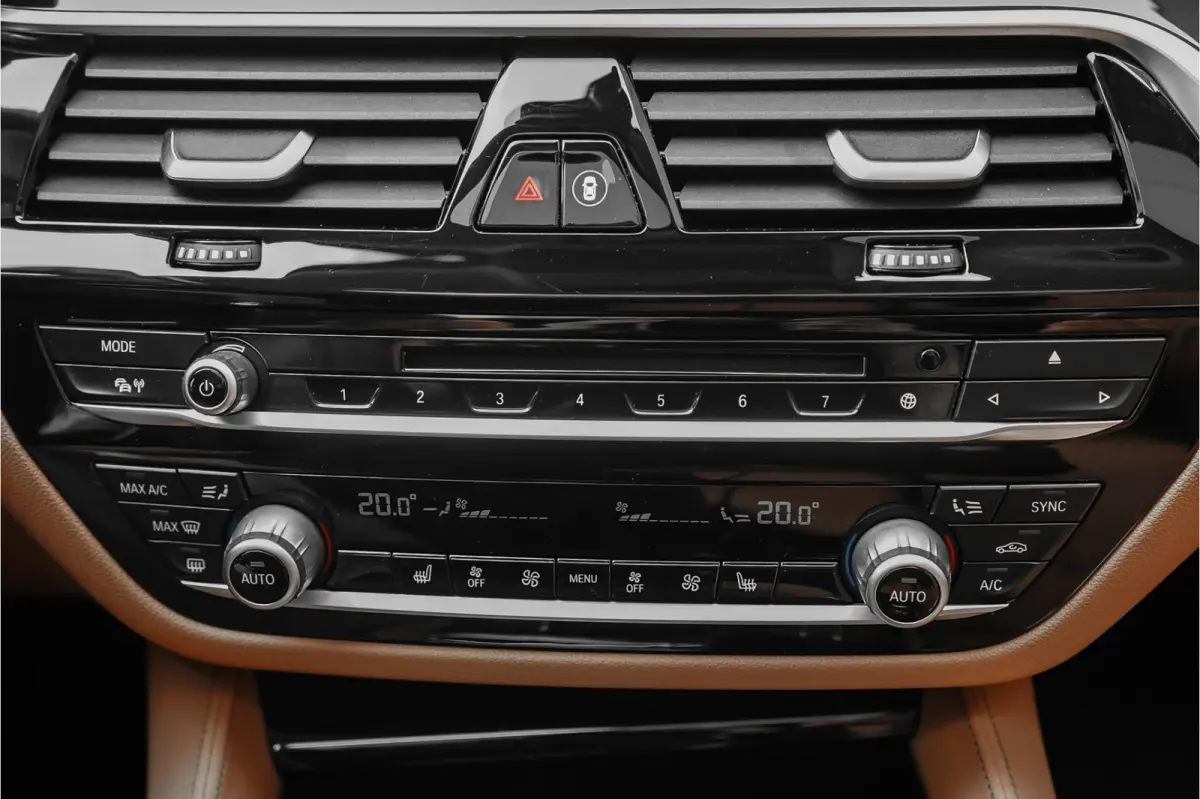 530i High Executive Luxury Pano Camera HiFi Leder ACC