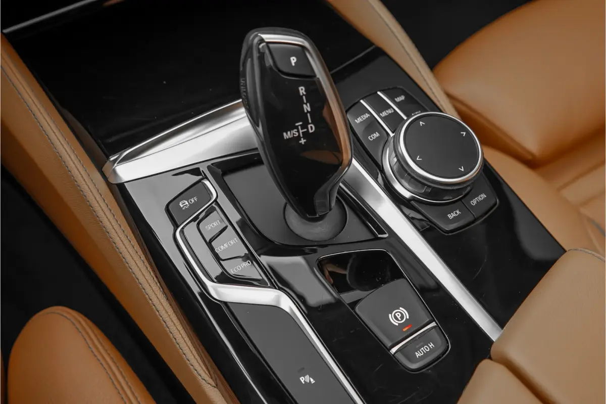 530i High Executive Luxury Pano Camera HiFi Leder ACC