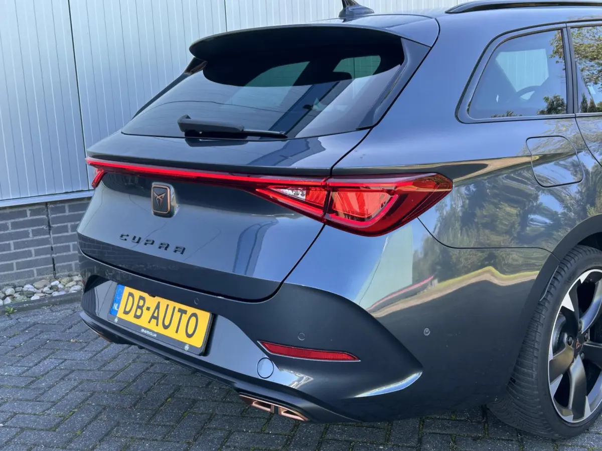 1.4 e-Hybrid Business SOH 98% I DIGI DISPLAY I SFEERVERL. I PDC + CAMERA I 18" LMV