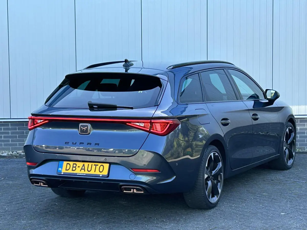 1.4 e-Hybrid Business SOH 98% I DIGI DISPLAY I SFEERVERL. I PDC + CAMERA I 18" LMV