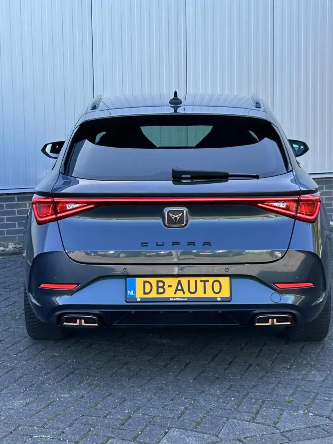 1.4 e-Hybrid Business SOH 98% I DIGI DISPLAY I SFEERVERL. I PDC + CAMERA I 18" LMV